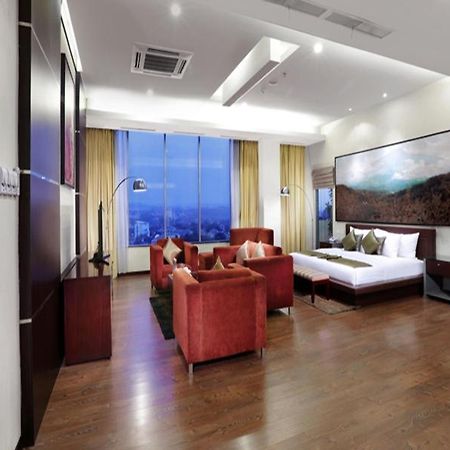 Grand Candi Hotel Semarang Esterno foto